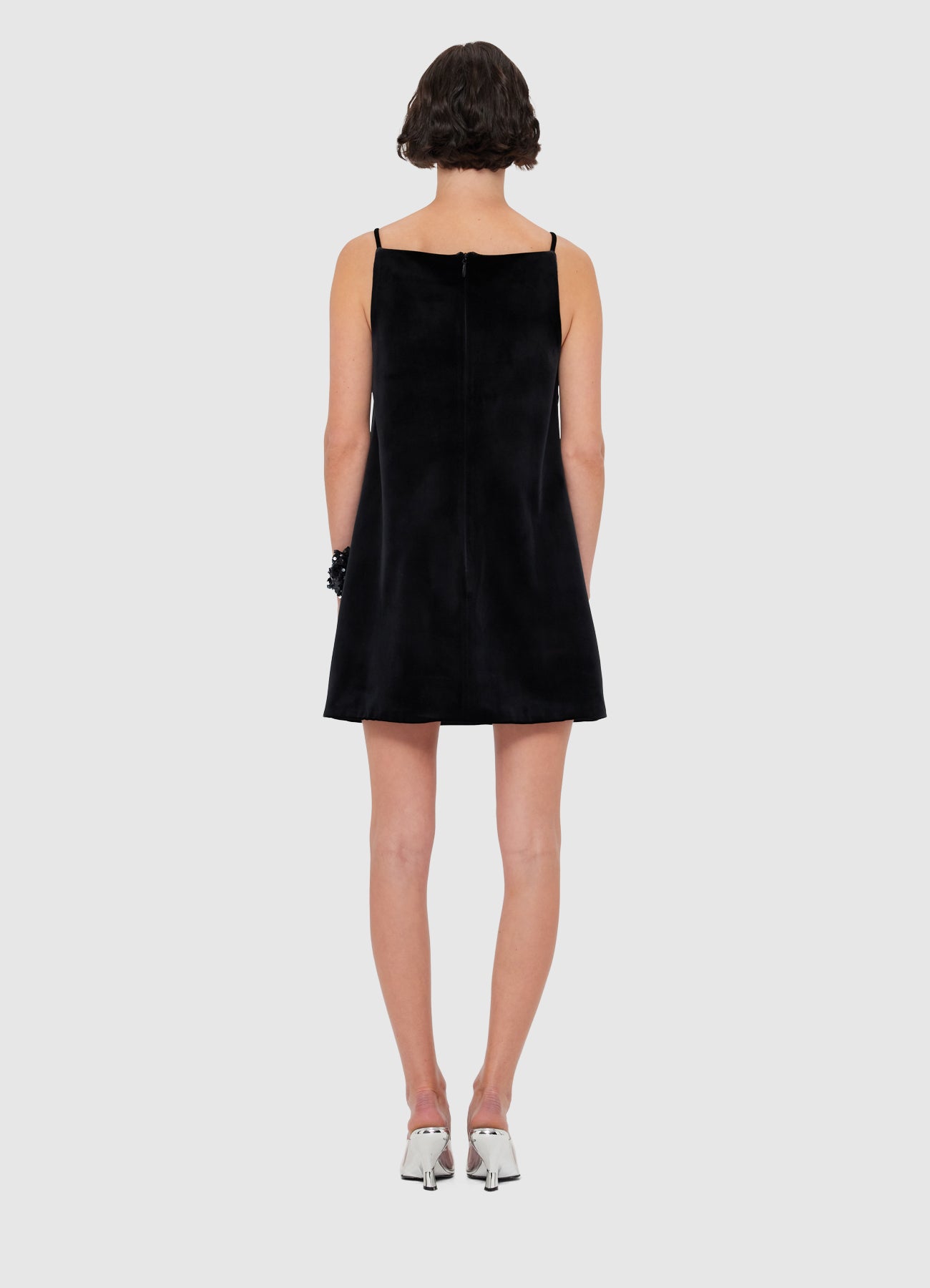 【Leo Lin】Leia Velvet Mini Dress Leia Velvet Mini Dress - Onyx – LEO LIN